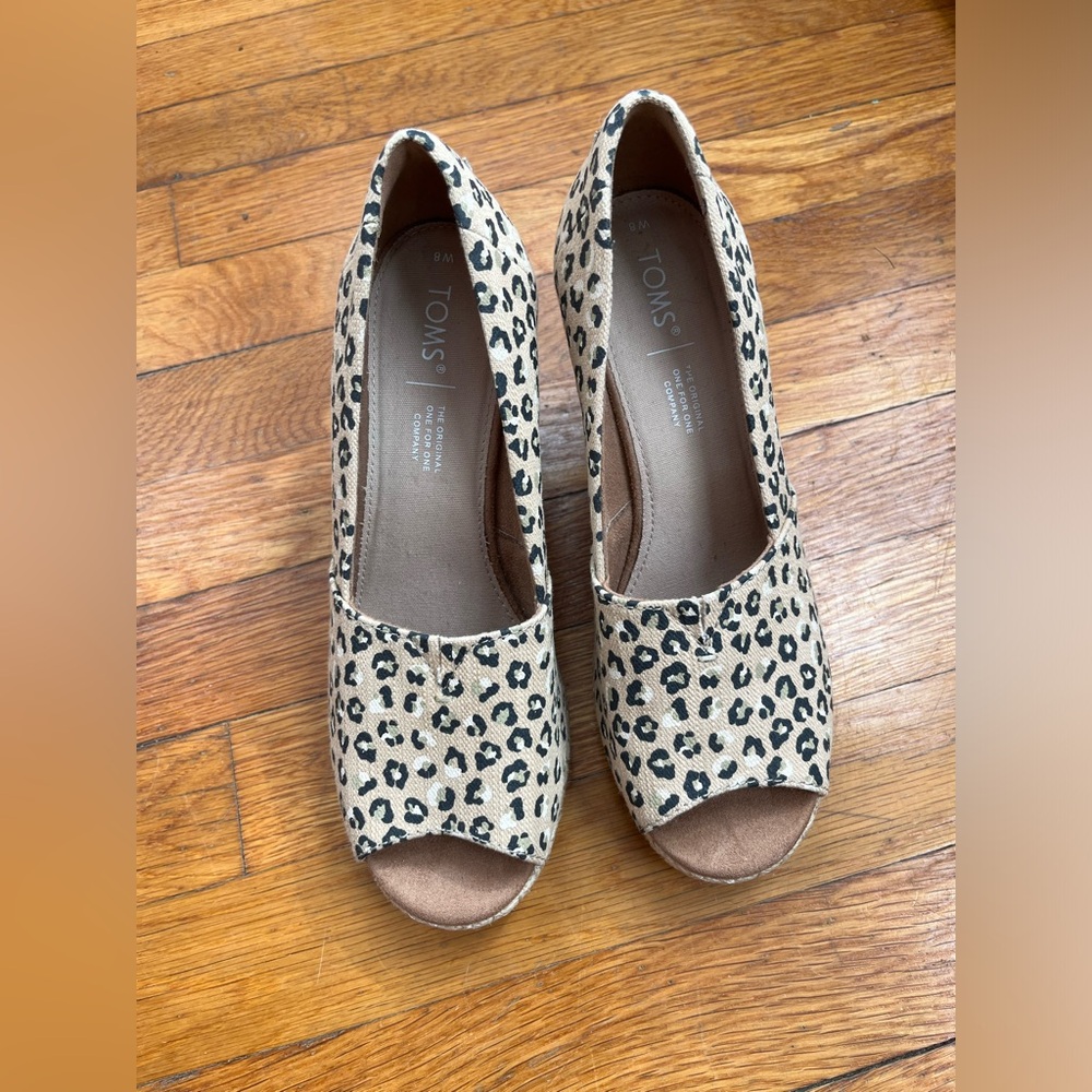 Tom’s Michelle wedges leopard size 8
